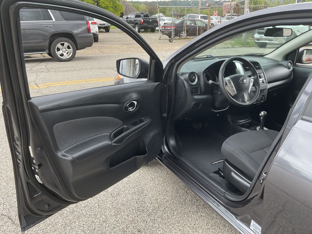 2015 Nissan Versa Image 13
