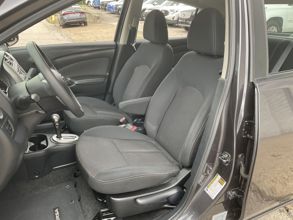 2015 Nissan Versa Image 14
