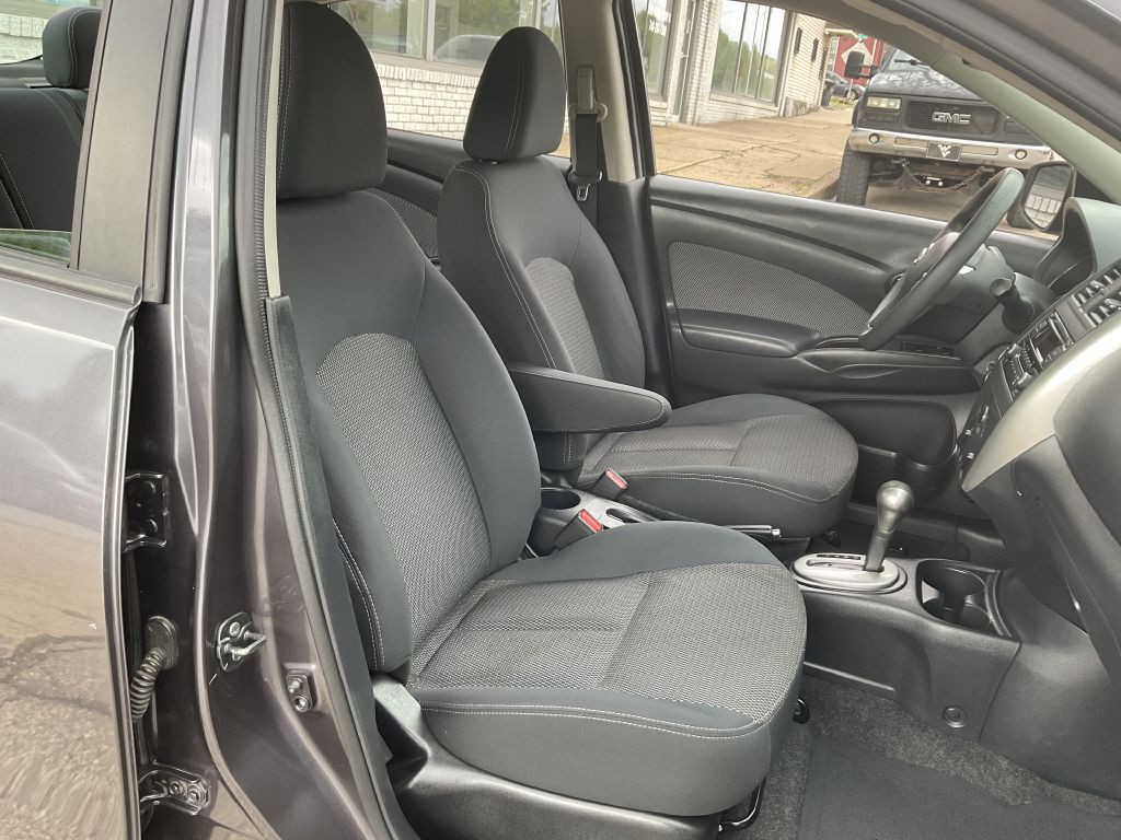 2015 Nissan Versa Image 16