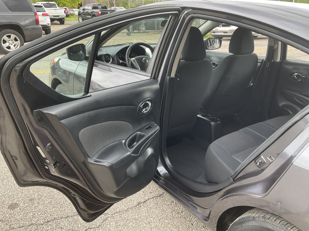 2015 Nissan Versa Image 17