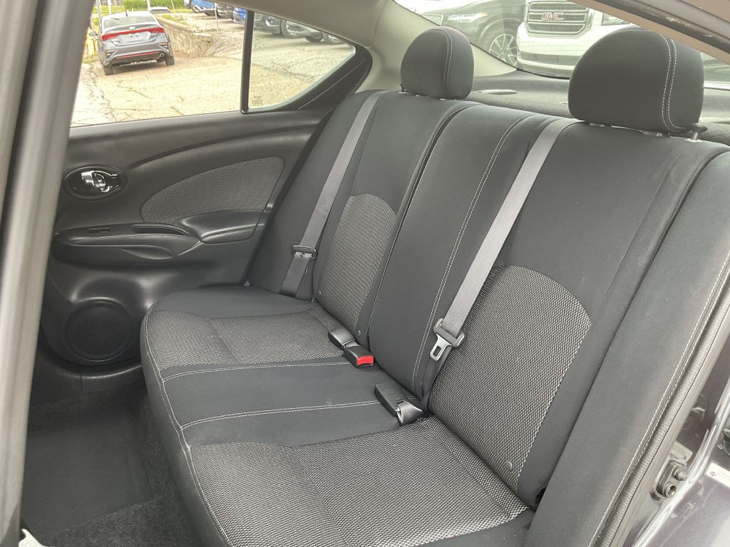 2015 Nissan Versa Image 18