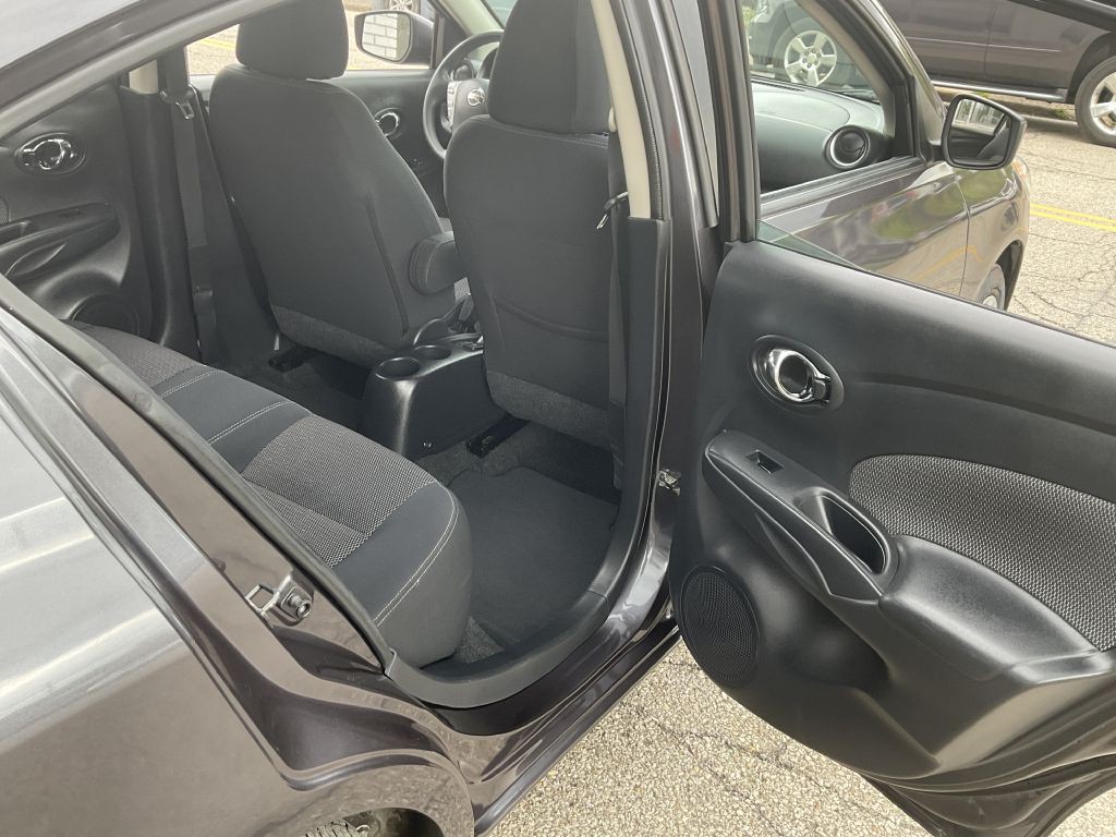 2015 Nissan Versa Image 19