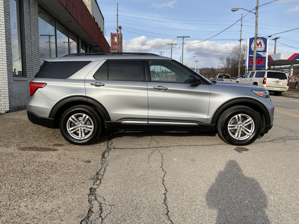 2020 Ford Explorer Image 2