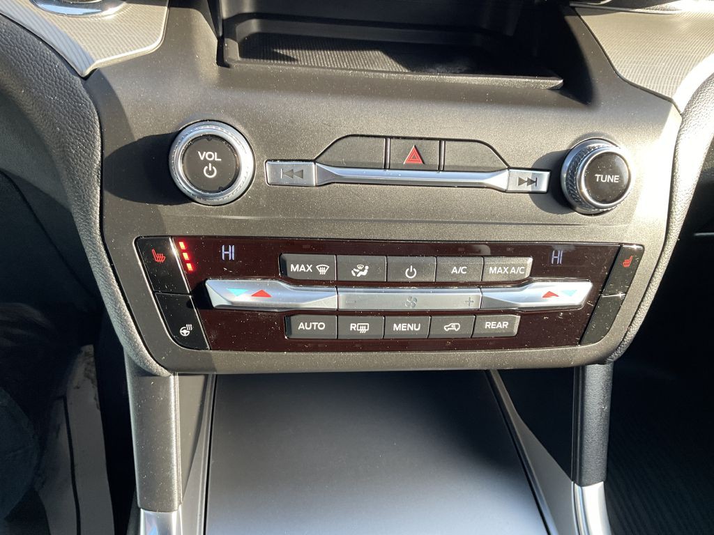 2020 Ford Explorer Image 38