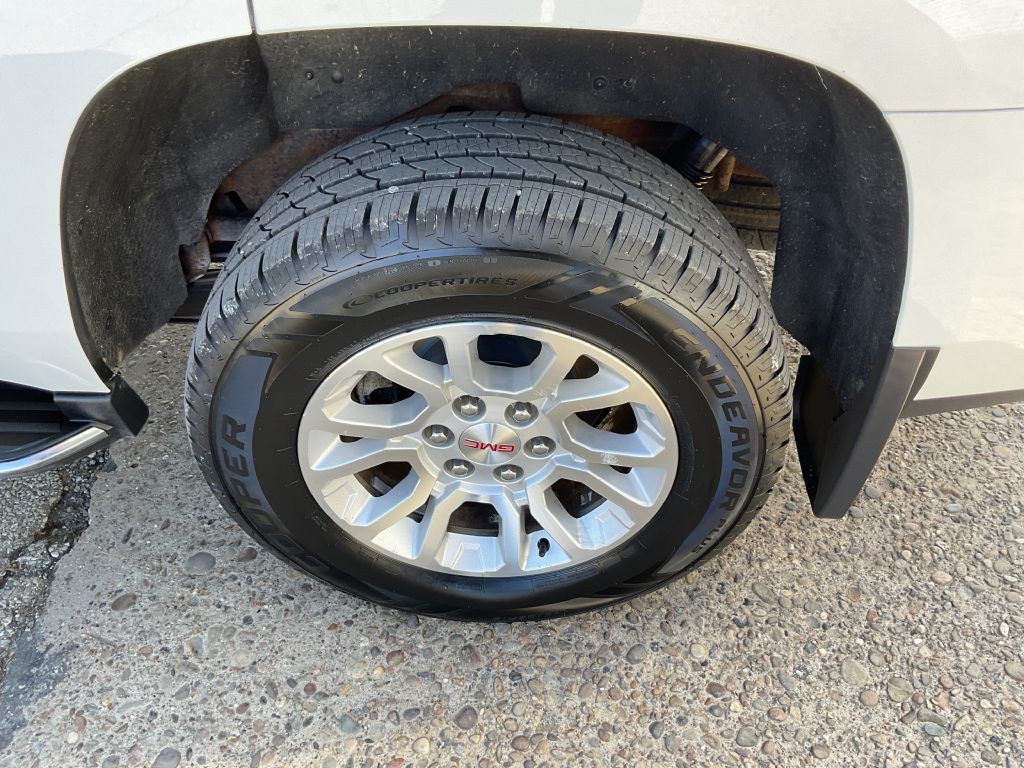 2017 GMC Yukon Image 10