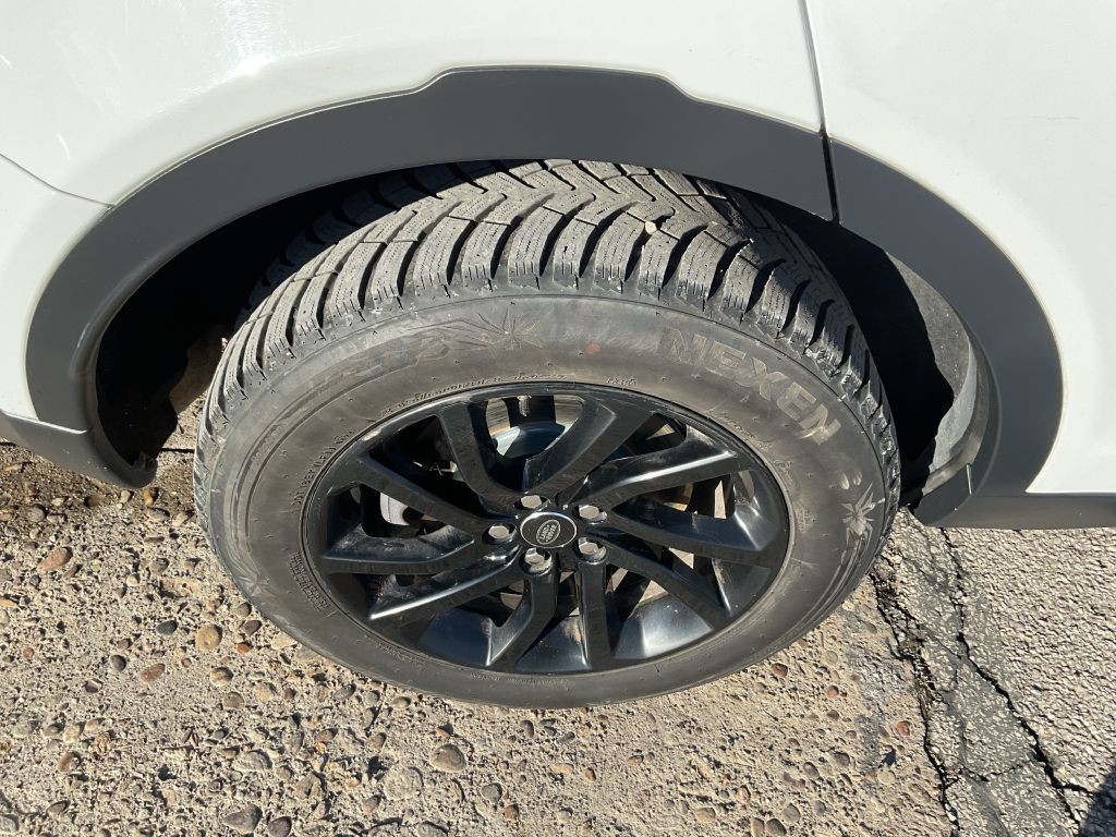 2018 Land Rover Discovery Sport Image 12