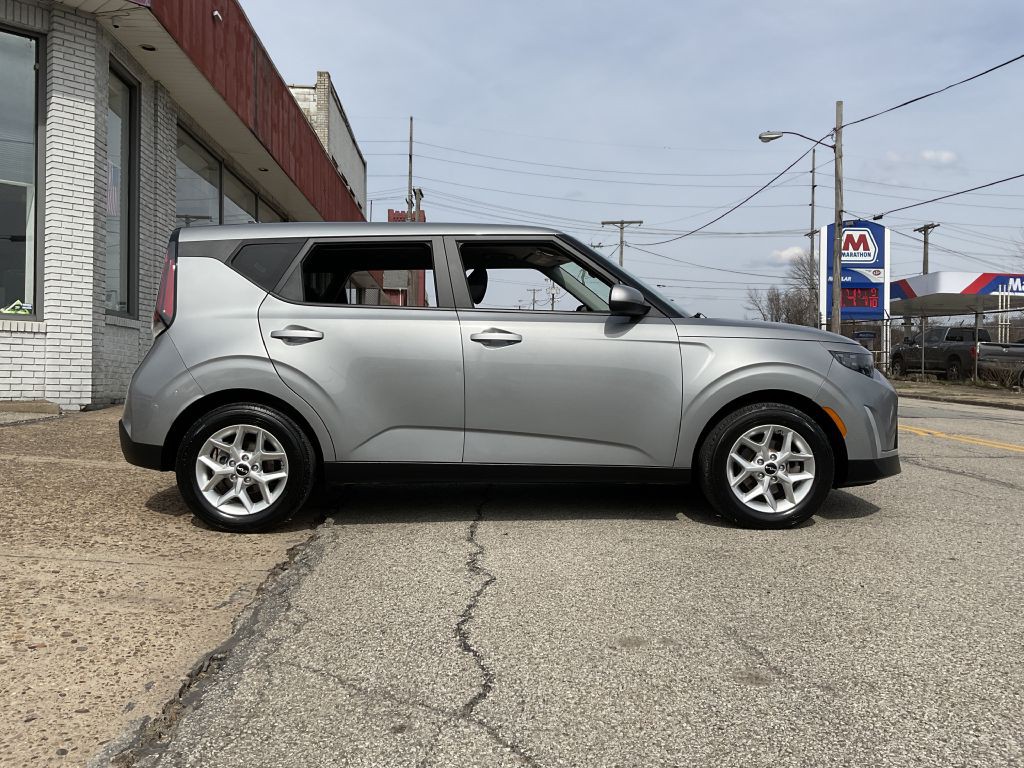 2023 Kia Soul Image 2