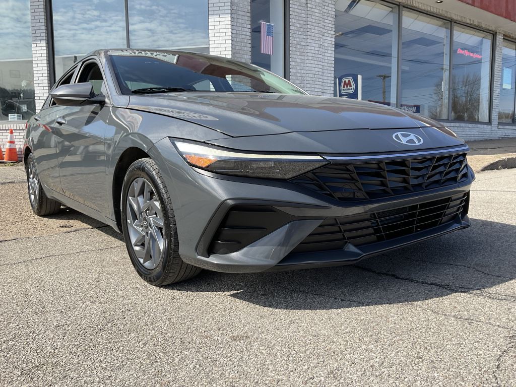 2024 Hyundai Elantra Image 1