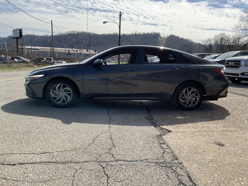 2024 Hyundai Elantra Image 6