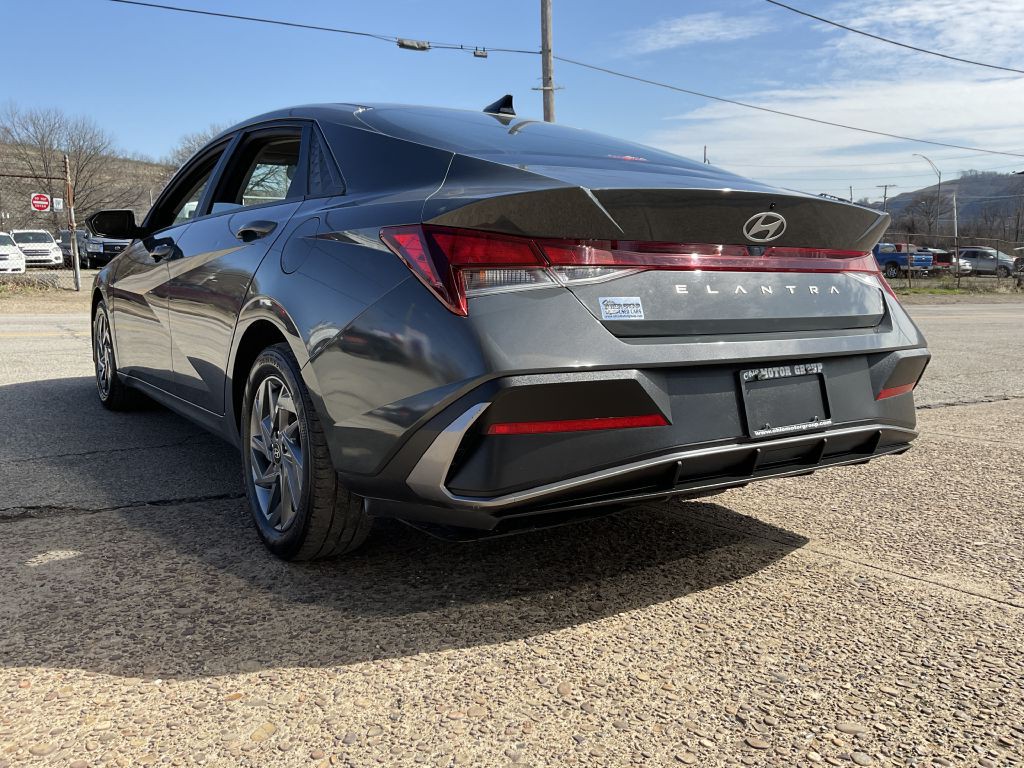 2024 Hyundai Elantra Image 7