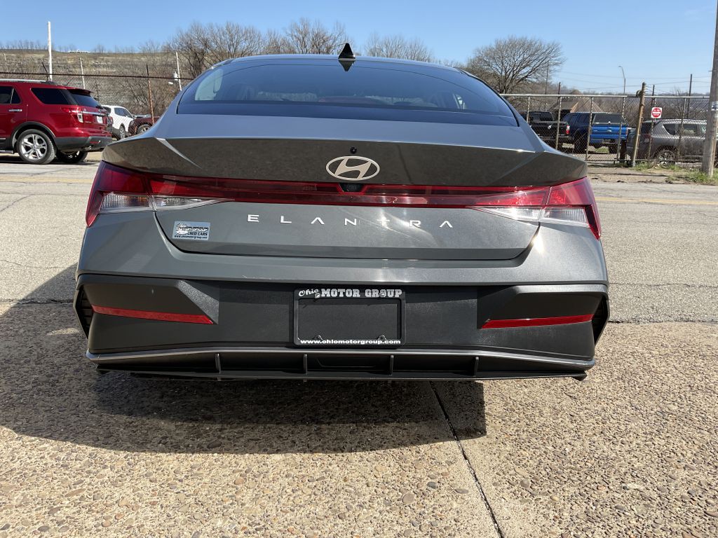 2024 Hyundai Elantra Image 8