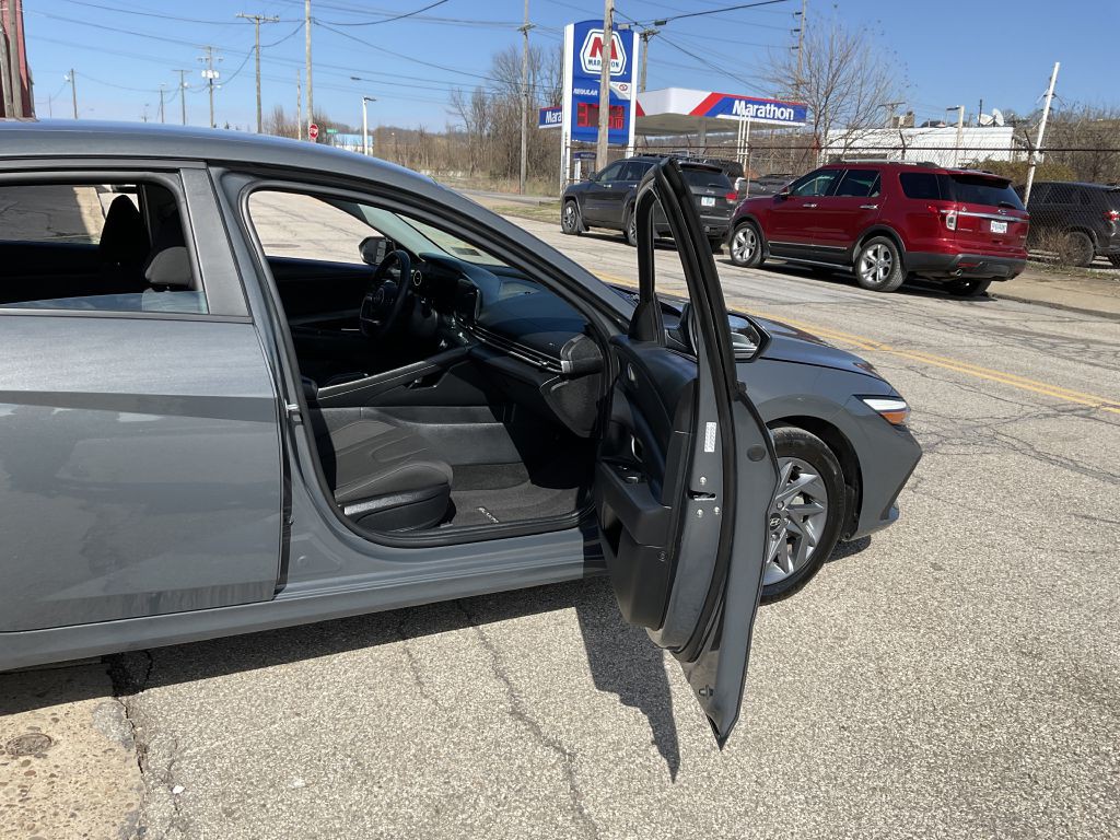 2024 Hyundai Elantra Image 16