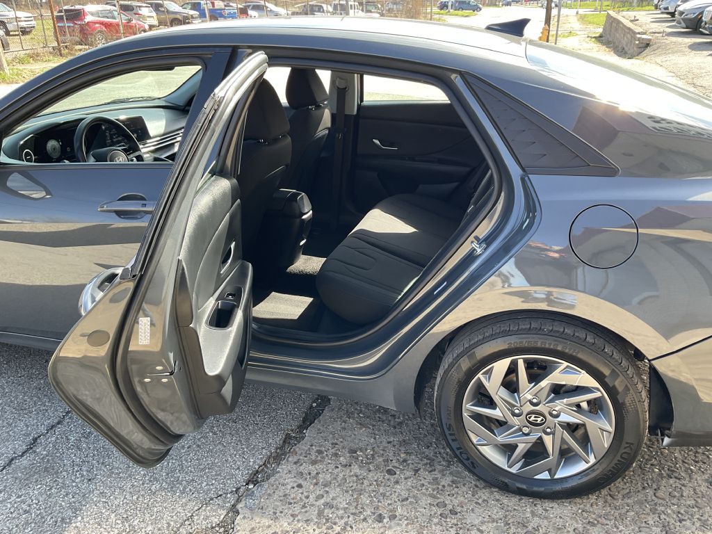 2024 Hyundai Elantra Image 19