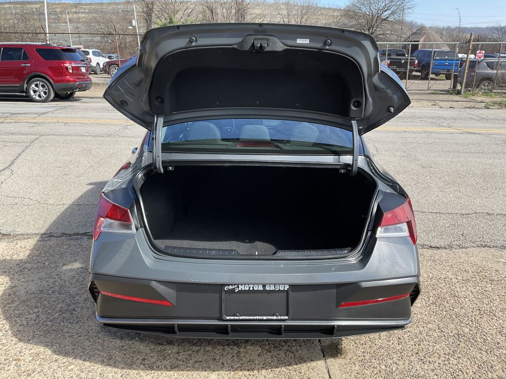 2024 Hyundai Elantra Image 24