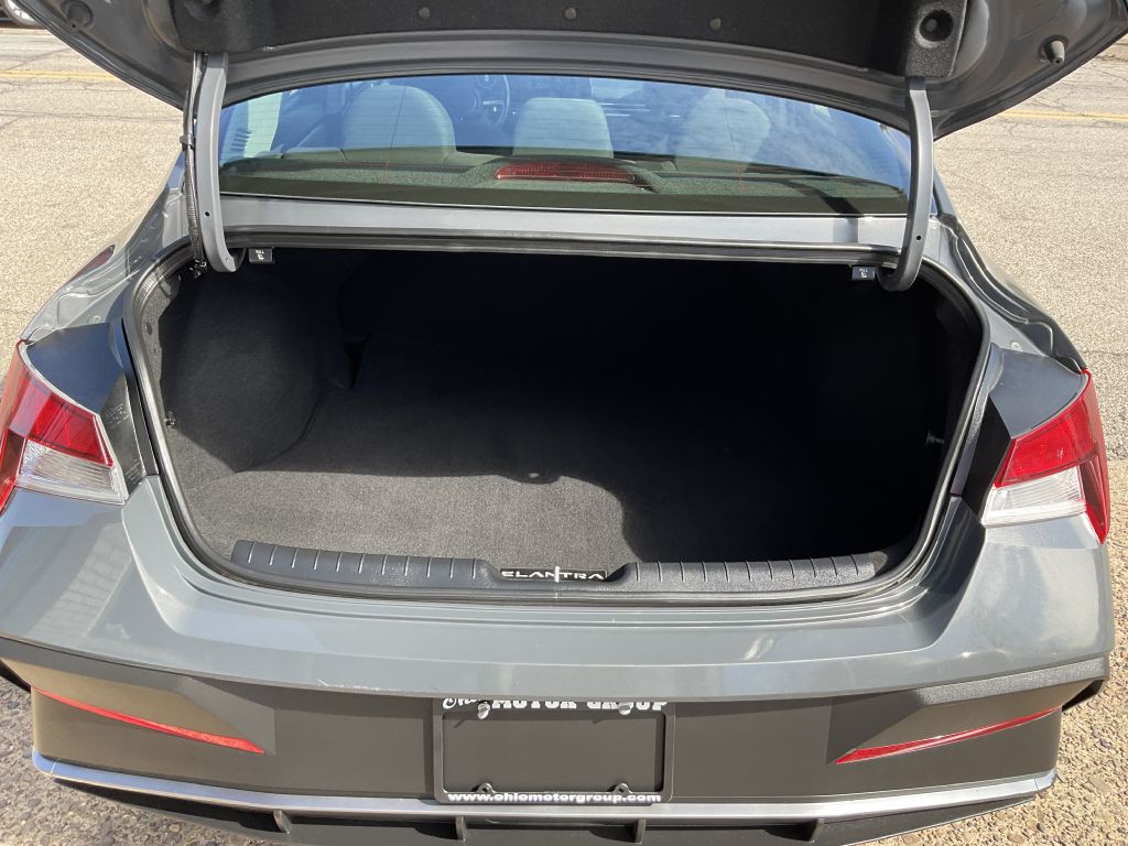 2024 Hyundai Elantra Image 25