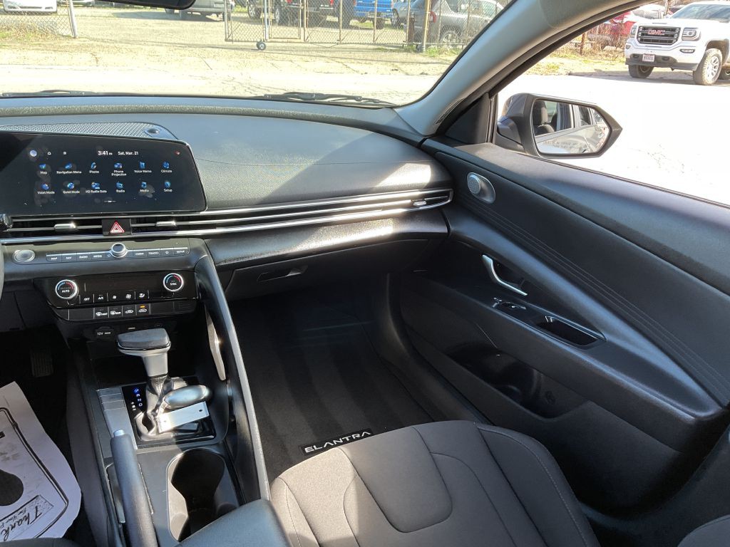 2024 Hyundai Elantra Image 28