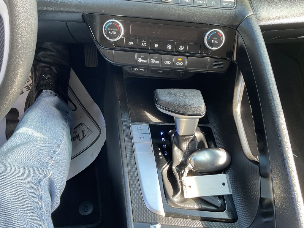 2024 Hyundai Elantra Image 35