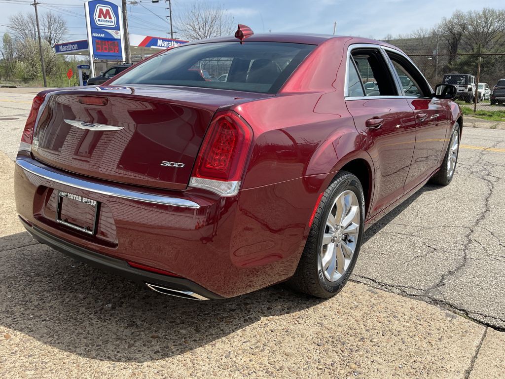2020 Chrysler 300 Image 3