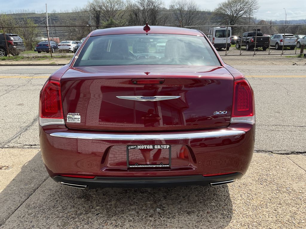 2020 Chrysler 300 Image 8