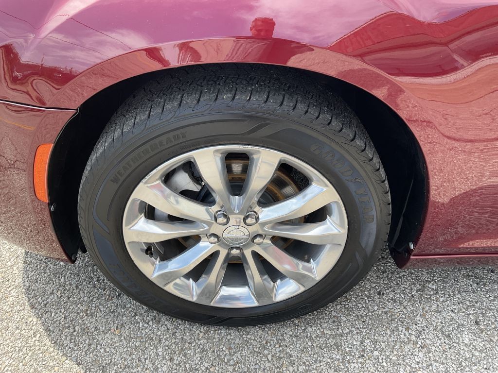 2020 Chrysler 300 Image 9