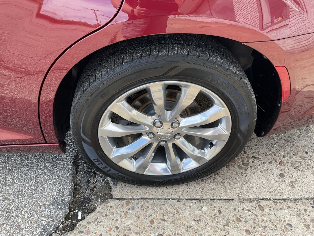 2020 Chrysler 300 Image 10