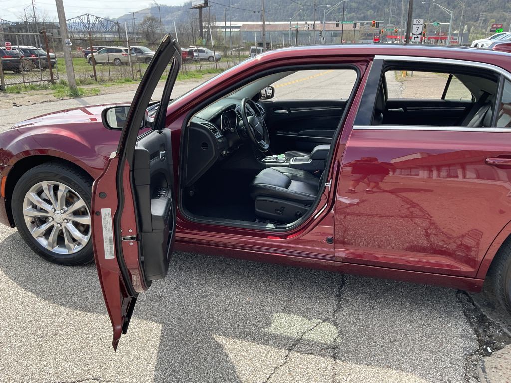 2020 Chrysler 300 Image 13