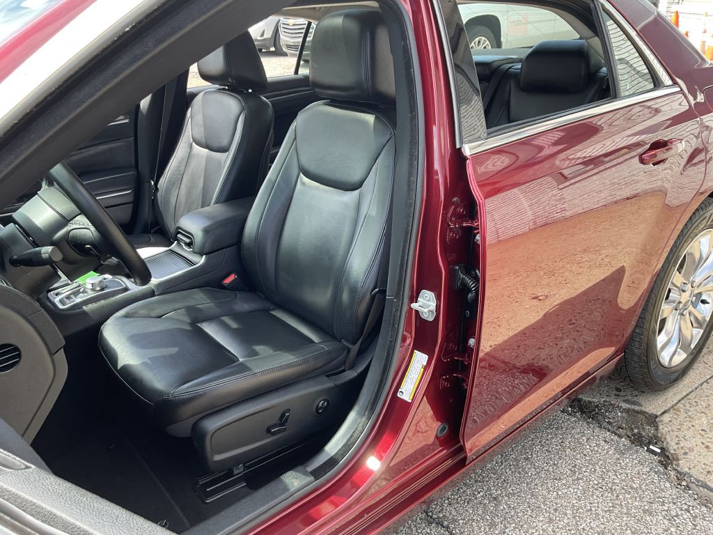 2020 Chrysler 300 Image 14