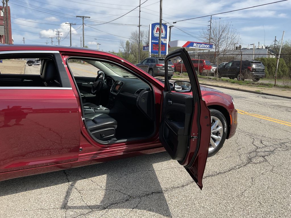 2020 Chrysler 300 Image 16