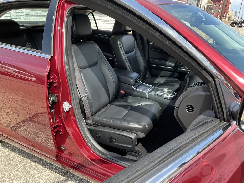 2020 Chrysler 300 Image 17