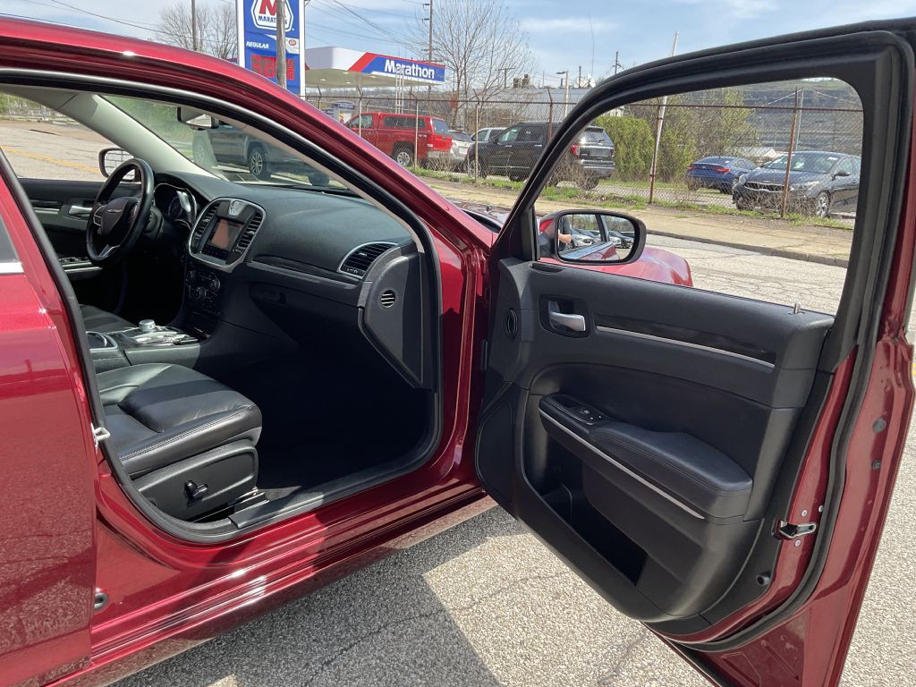 2020 Chrysler 300 Image 18