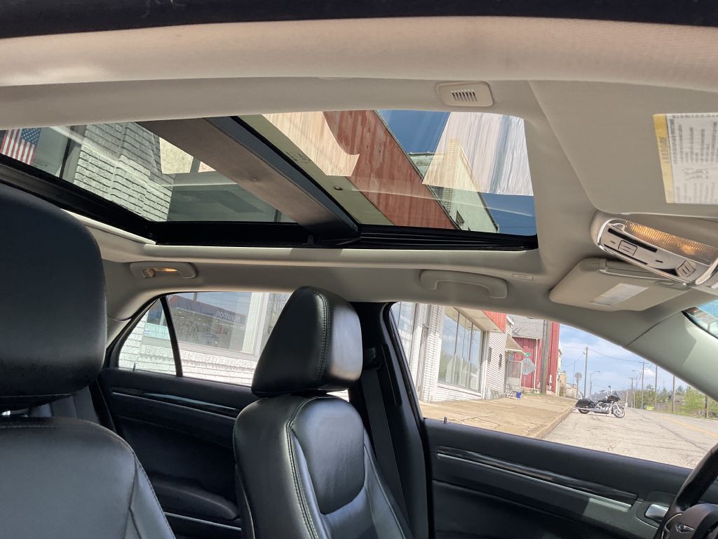 2020 Chrysler 300 Image 19