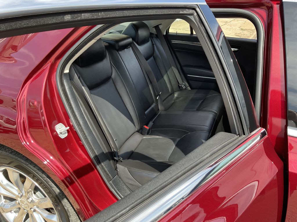 2020 Chrysler 300 Image 24