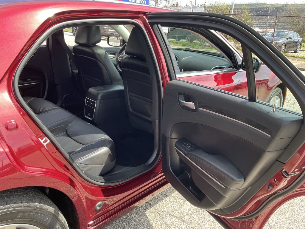 2020 Chrysler 300 Image 25