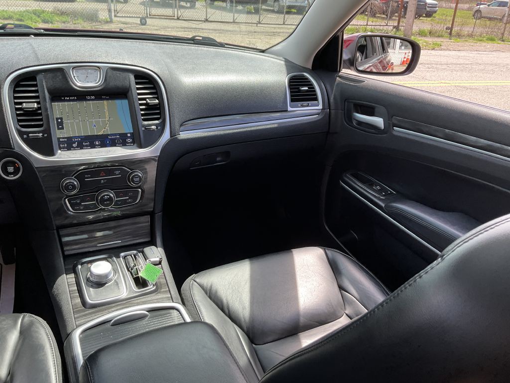 2020 Chrysler 300 Image 31