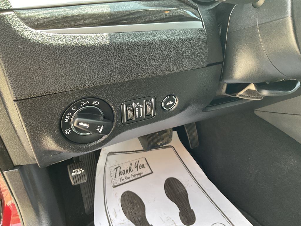 2020 Chrysler 300 Image 32