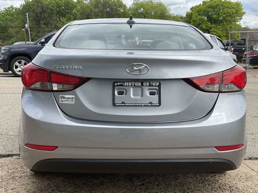 2016 Hyundai Elantra Image 8