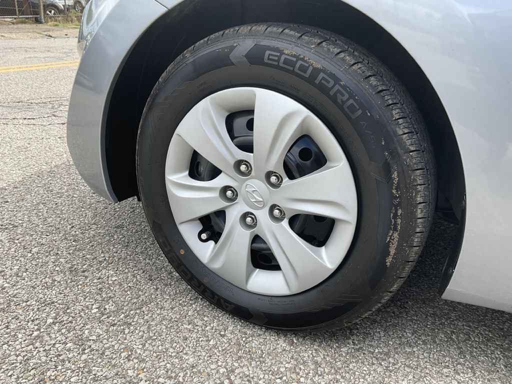 2016 Hyundai Elantra Image 9