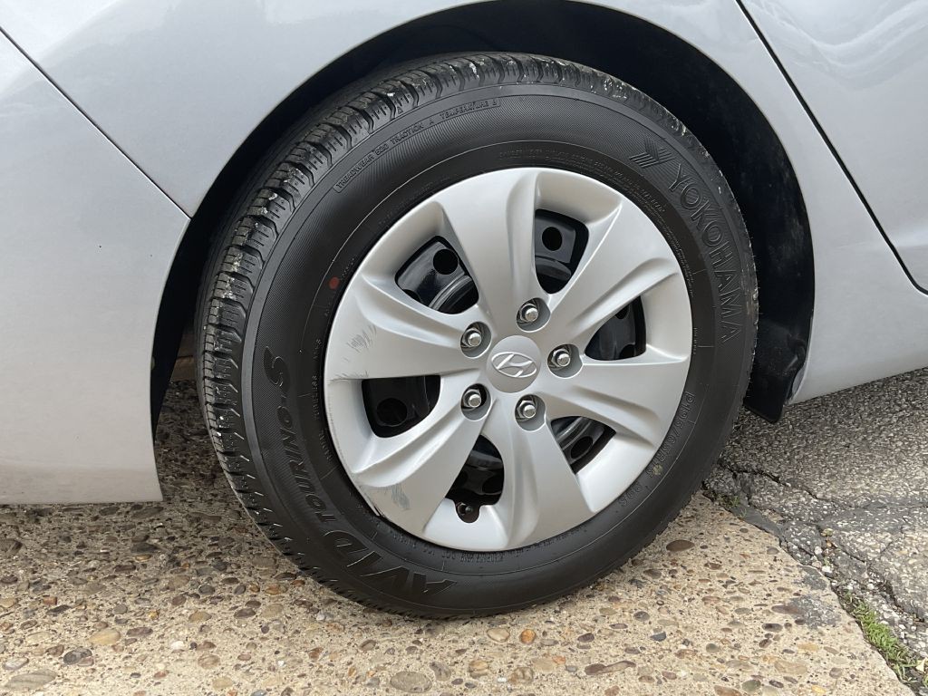 2016 Hyundai Elantra Image 11