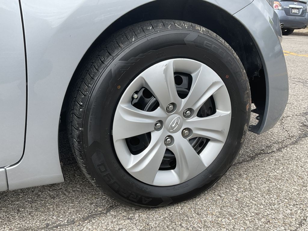 2016 Hyundai Elantra Image 12