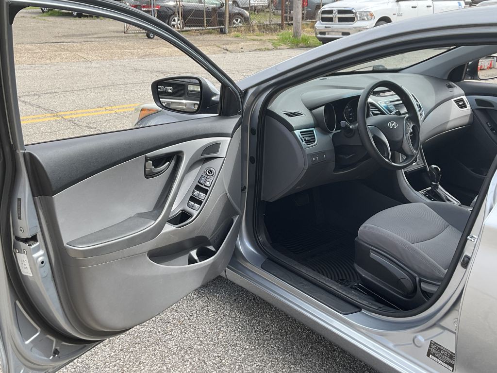 2016 Hyundai Elantra Image 13