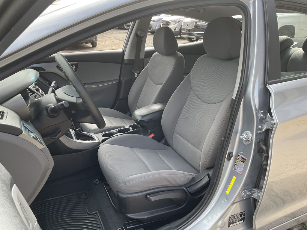 2016 Hyundai Elantra Image 14