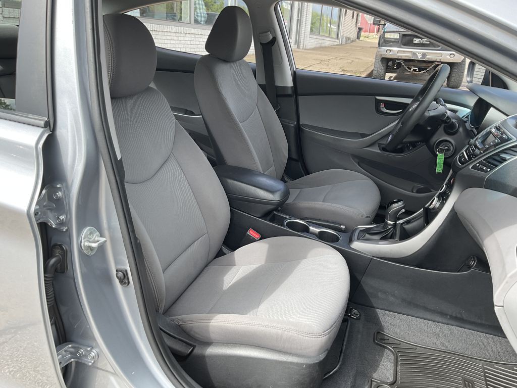 2016 Hyundai Elantra Image 16