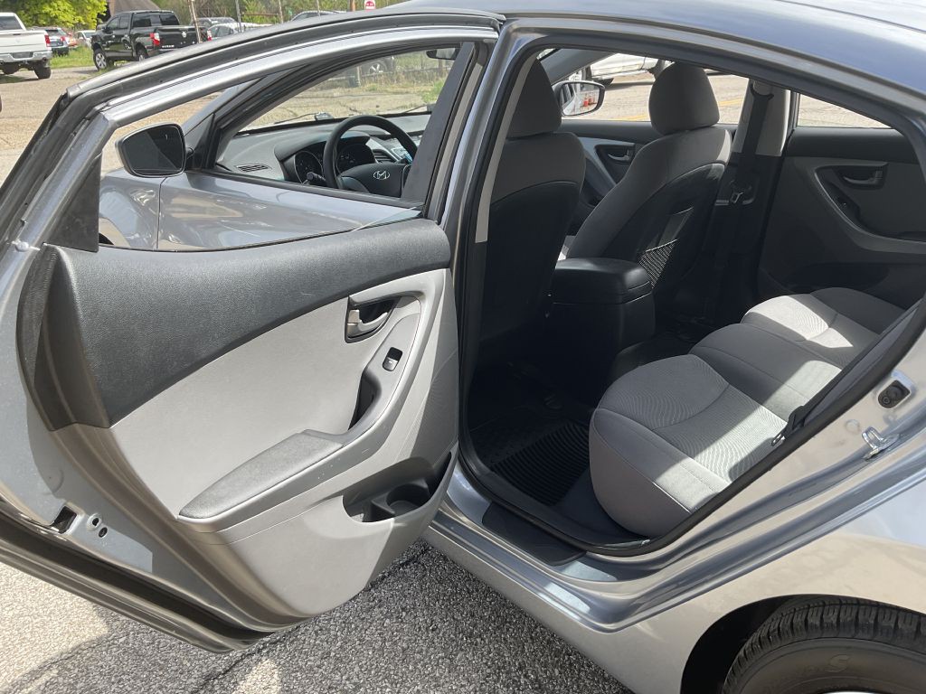 2016 Hyundai Elantra Image 17