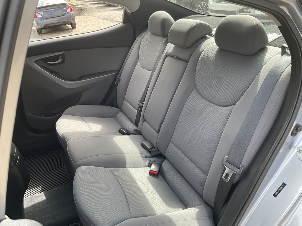 2016 Hyundai Elantra Image 18