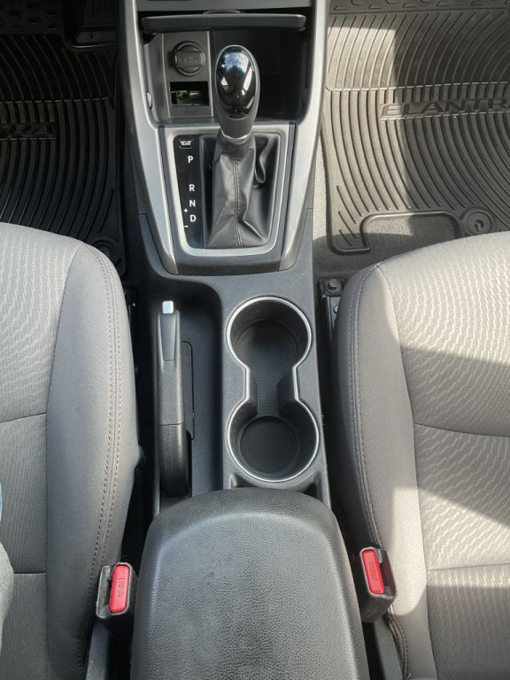 2016 Hyundai Elantra Image 24