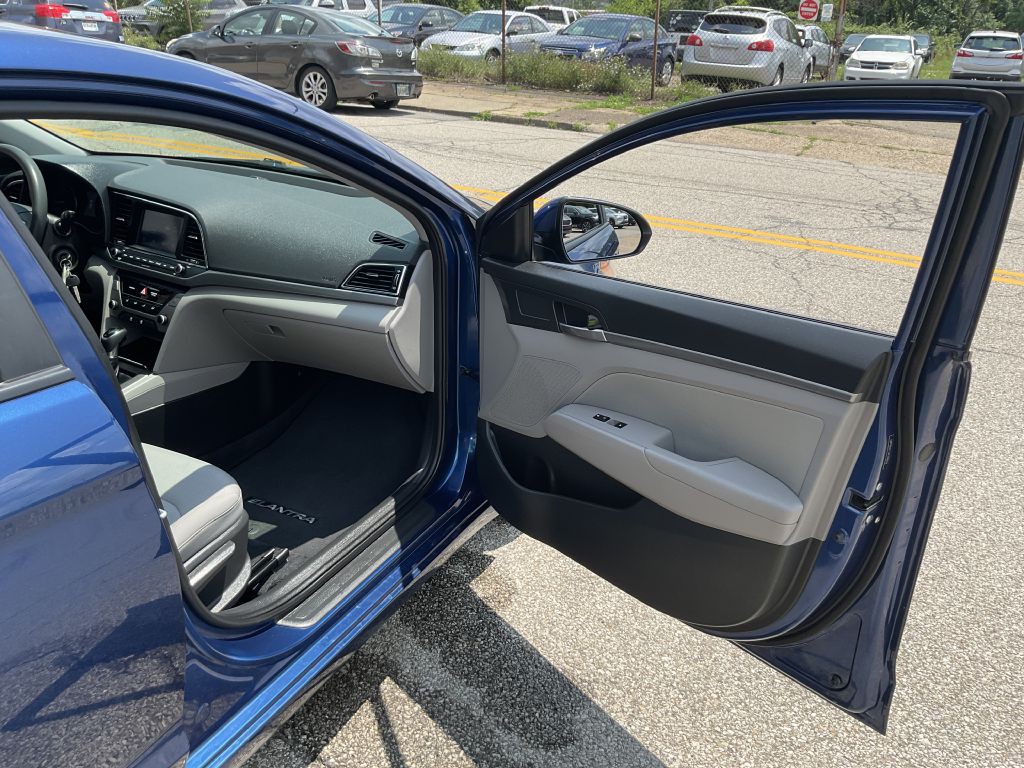 2018 Hyundai Elantra Image 15