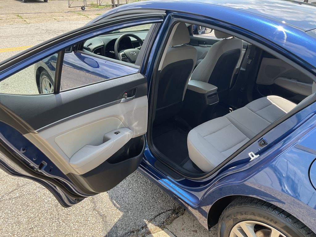 2018 Hyundai Elantra Image 17