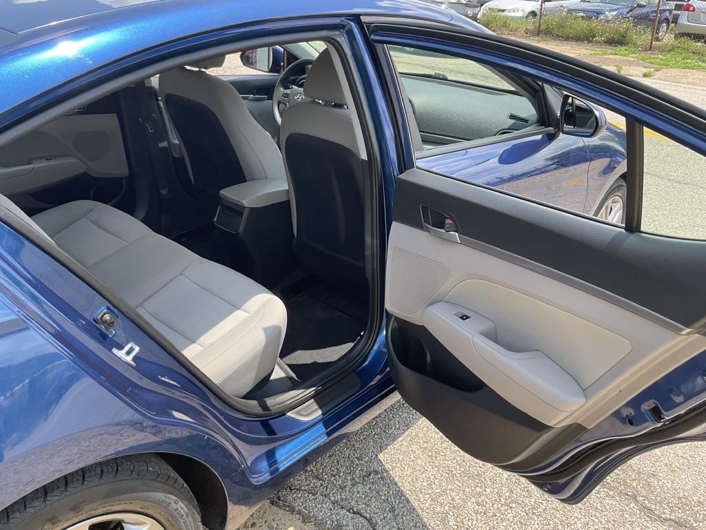 2018 Hyundai Elantra Image 19