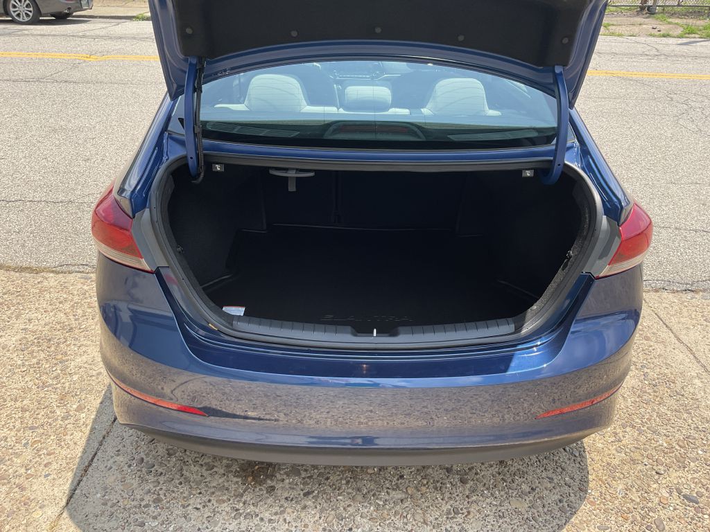 2018 Hyundai Elantra Image 24