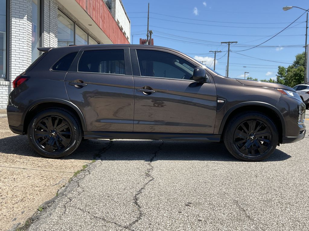 2024 Mitsubishi Outlander Image 2